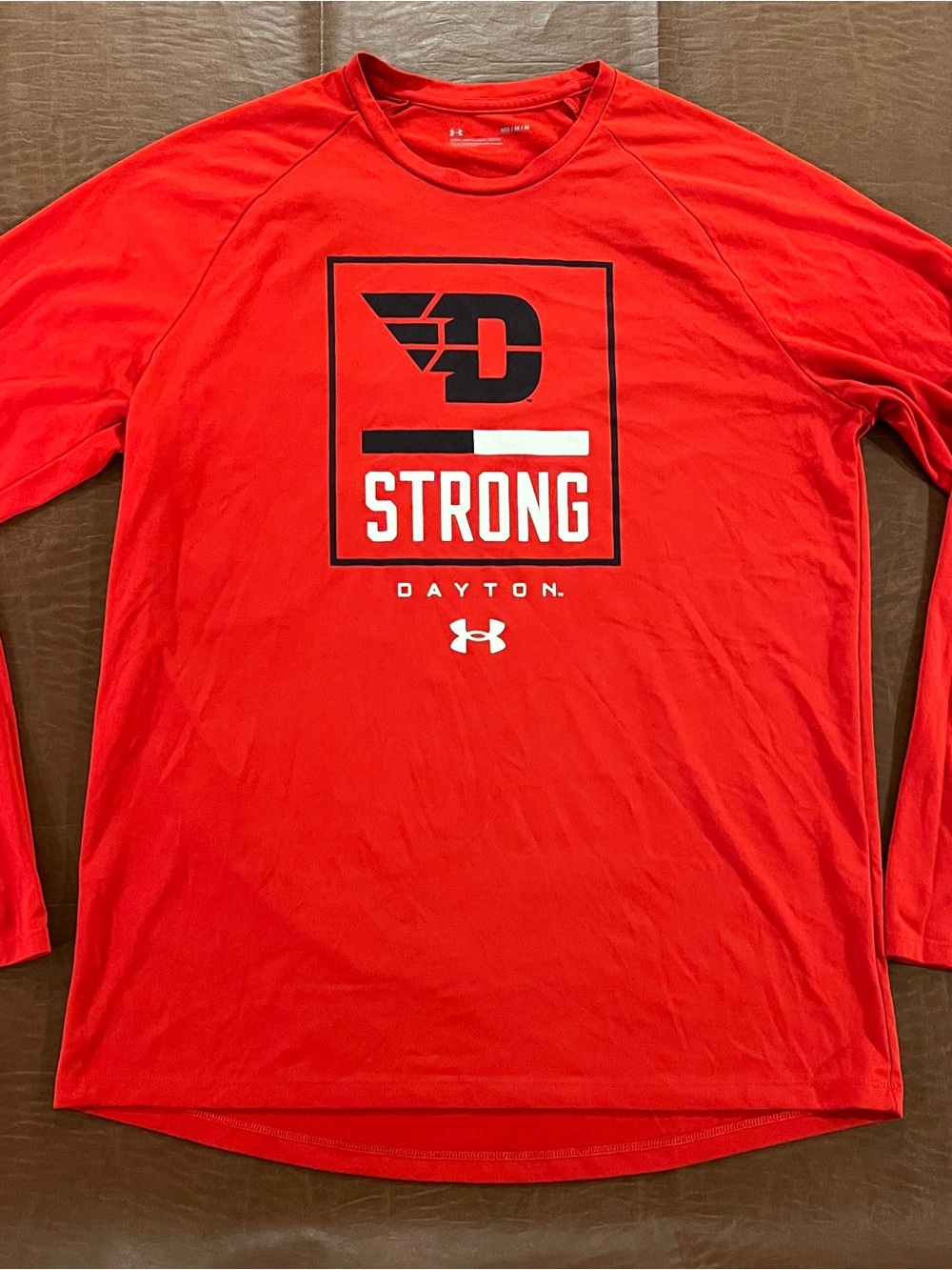 University of Dayton Flyers Men’s Under Armour Long Sleeve Shirt - Medium